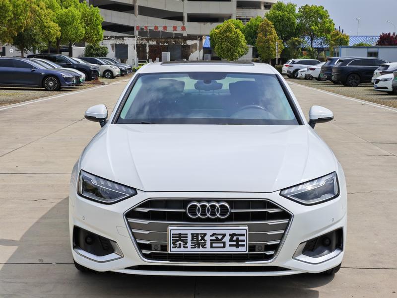 Audi A4L - фото 1