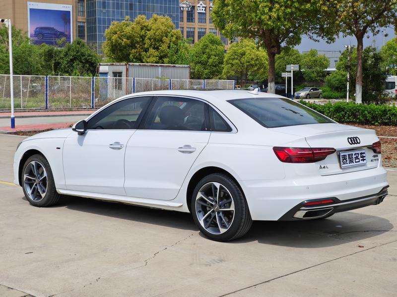 Audi A4L - фото 3