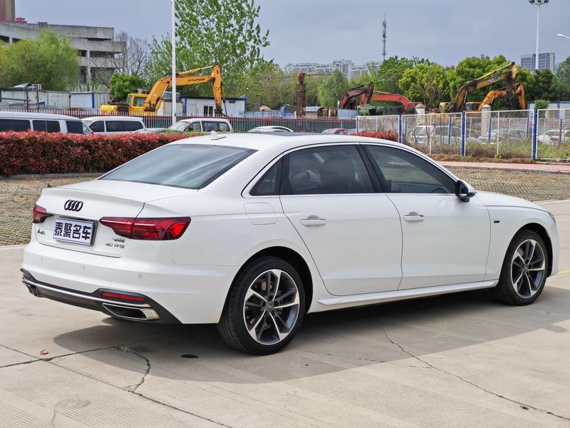 Audi A4L - фото 4