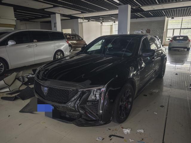 Cadillac CT5 - фото 0