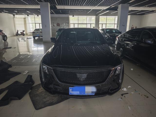 Cadillac CT5 - фото 1