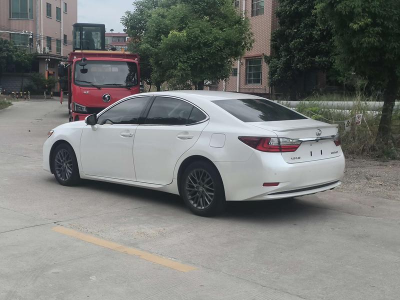 Lexus ES - фото 3