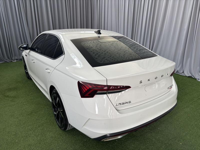 Skoda Octavia - фото 3