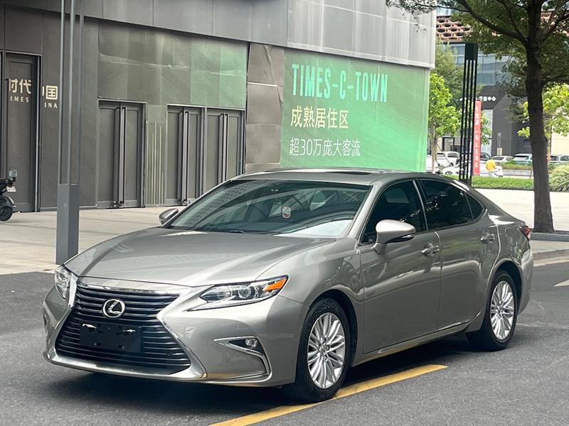 Lexus ES - фото 0