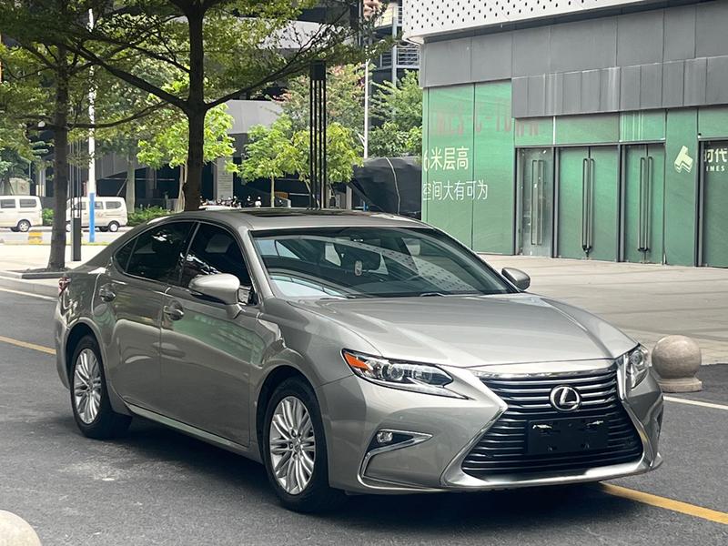 Lexus ES - фото 2