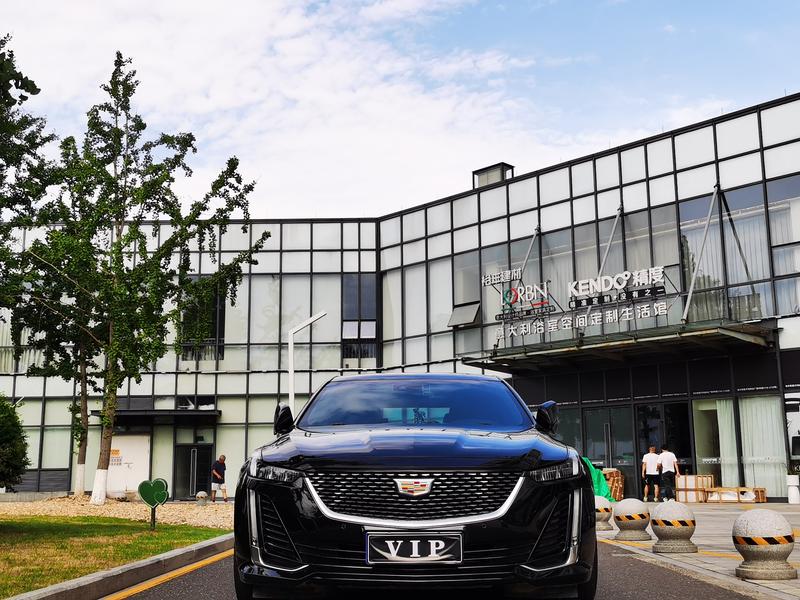 Cadillac CT5 - фото 1