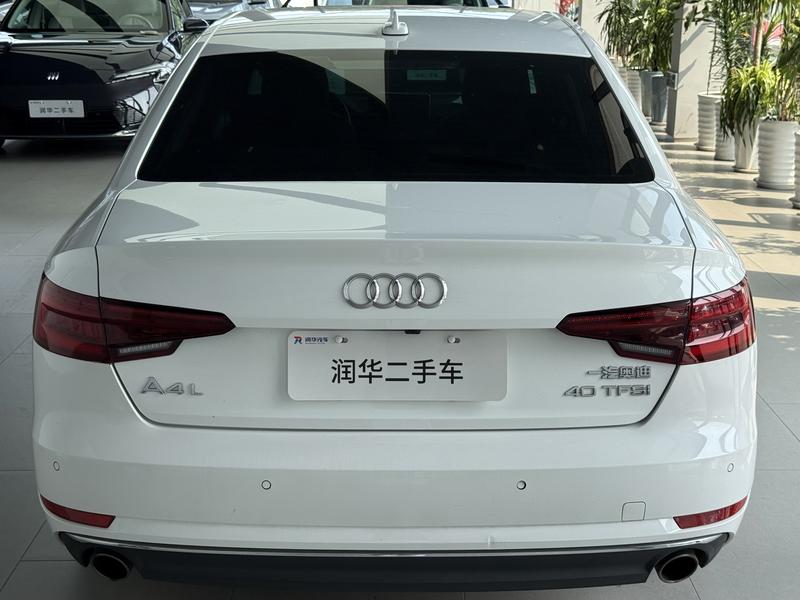 Audi A4L - фото 2