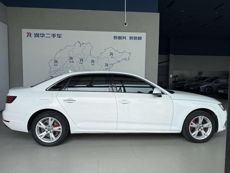 Audi A4L - фото 4