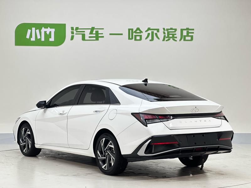 Hyundai Elantra - фото 3