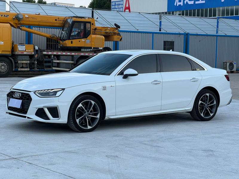 Audi A4L - фото 0