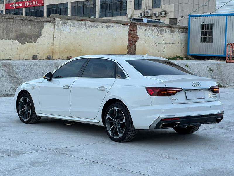 Audi A4L - фото 3