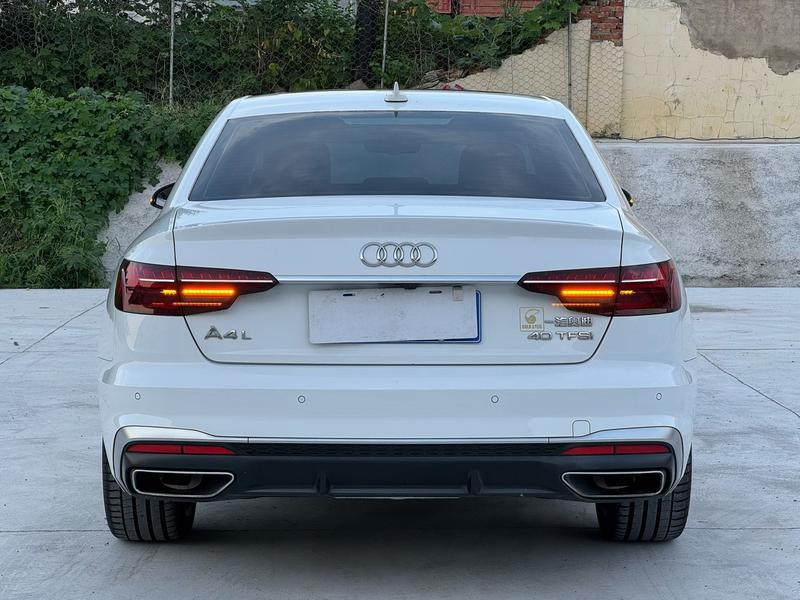 Audi A4L - фото 4