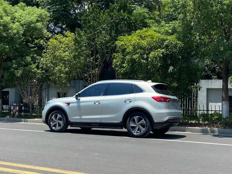 Hongqi HS5 - фото 3