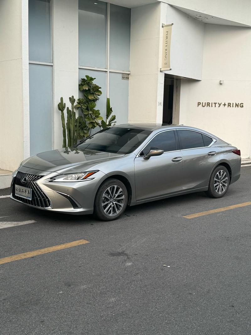 Lexus ES - фото 0