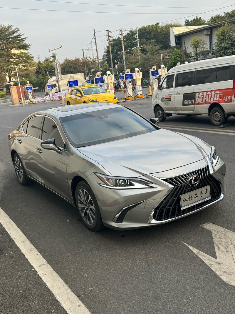 Lexus ES - фото 2
