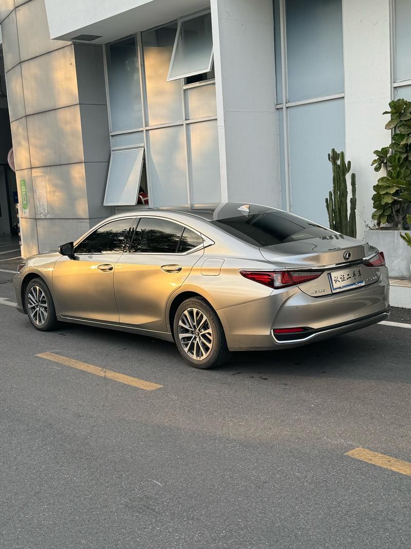 Lexus ES - фото 3