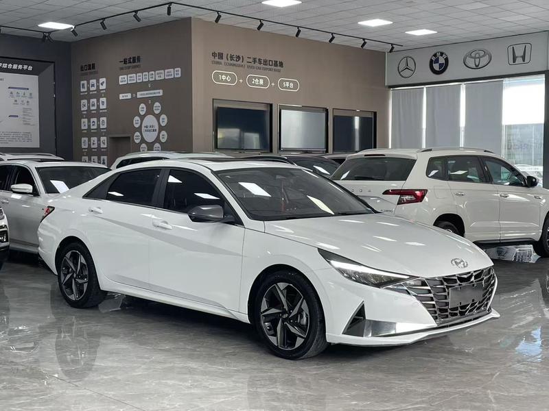 Hyundai Elantra - фото 2