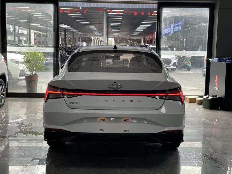 Hyundai Elantra - фото 4
