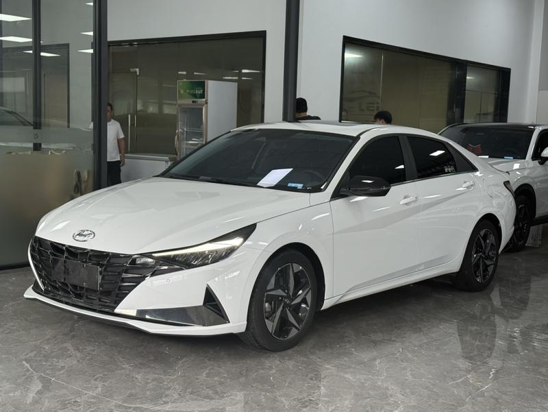 Hyundai Elantra - фото 0