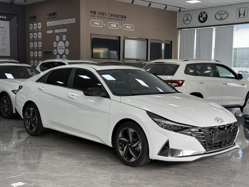 Hyundai Elantra - фото 2