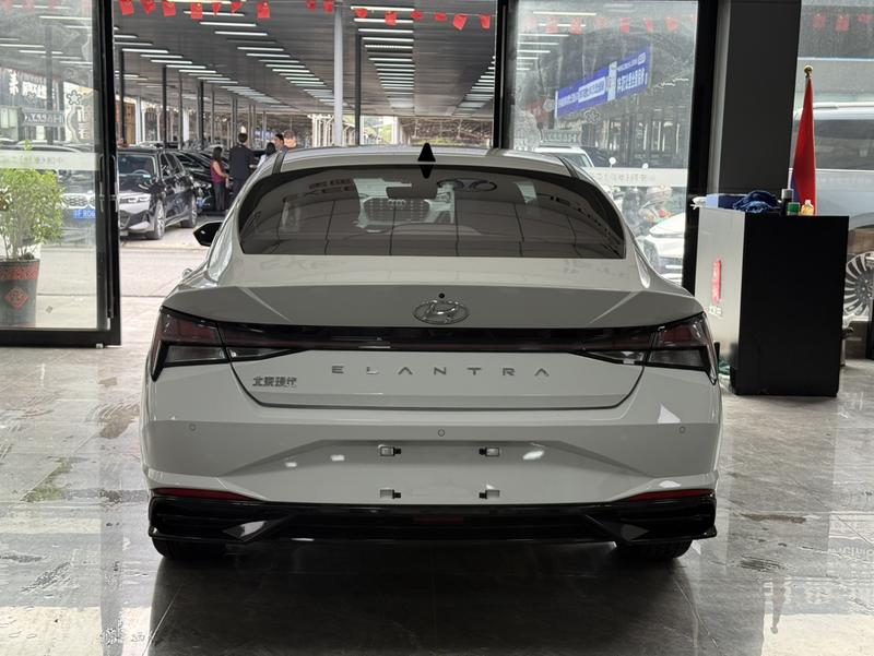 Hyundai Elantra - фото 4