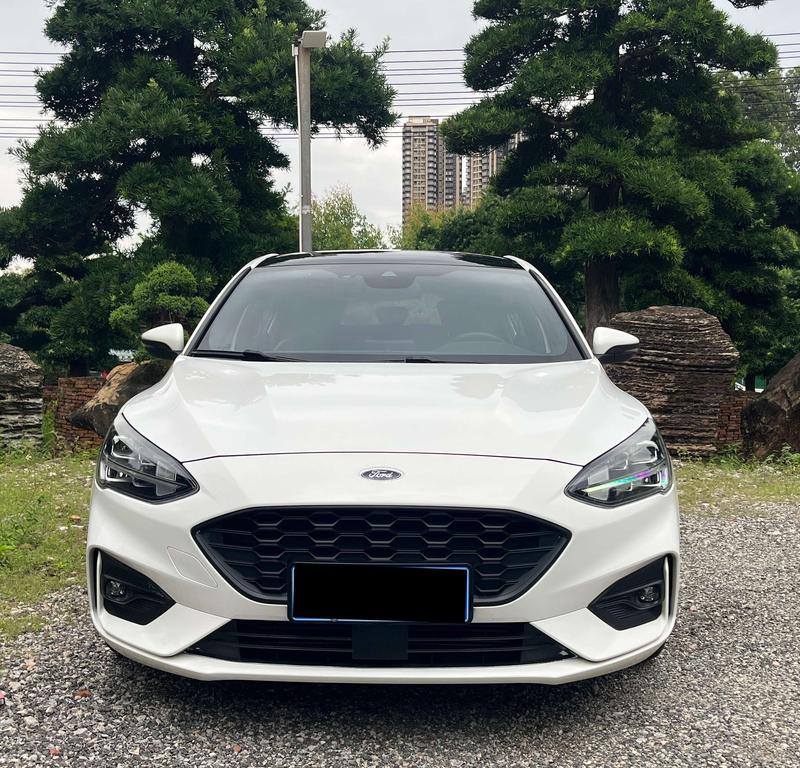 Ford Focus - фото 1