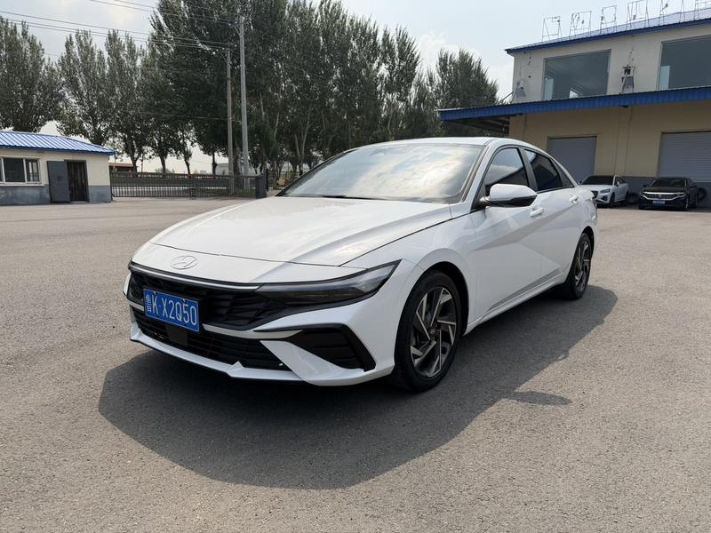 Hyundai Elantra - фото 0