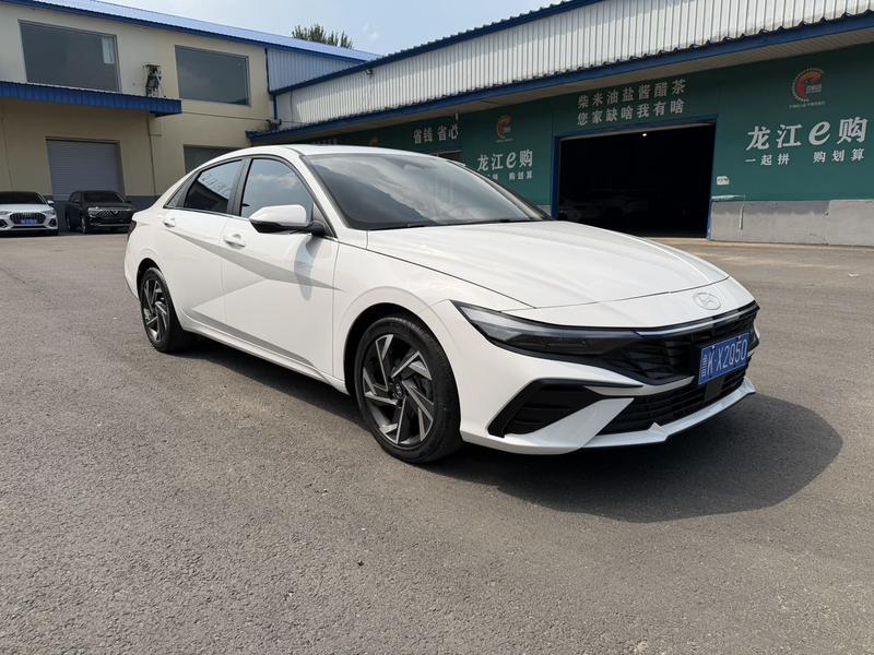 Hyundai Elantra - фото 2