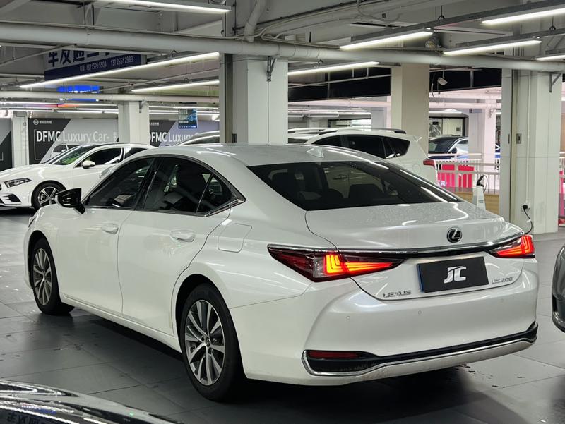 Lexus ES - фото 2