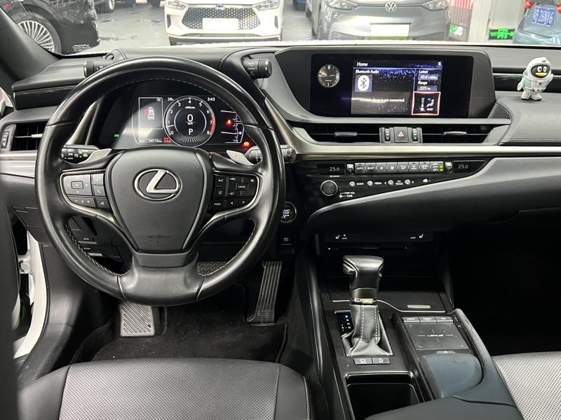 Lexus ES - фото 4