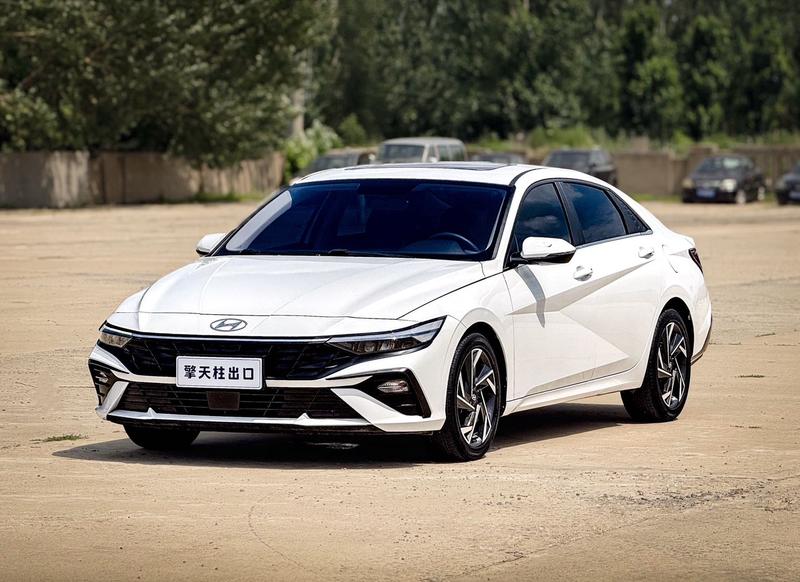 Hyundai Elantra - фото 0