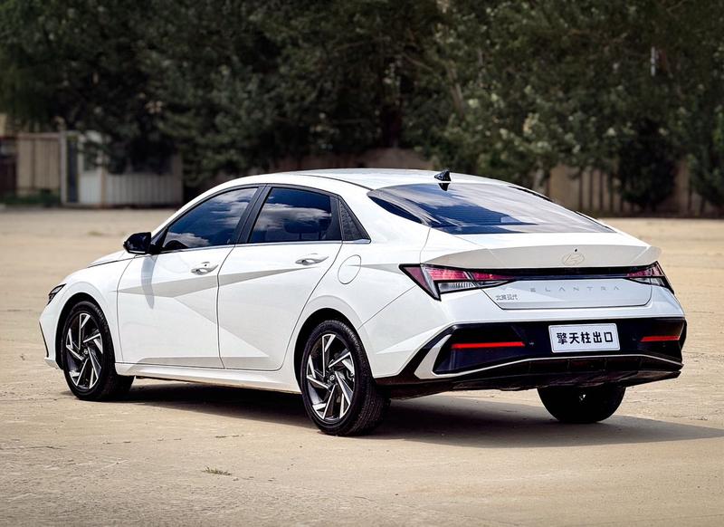Hyundai Elantra - фото 4