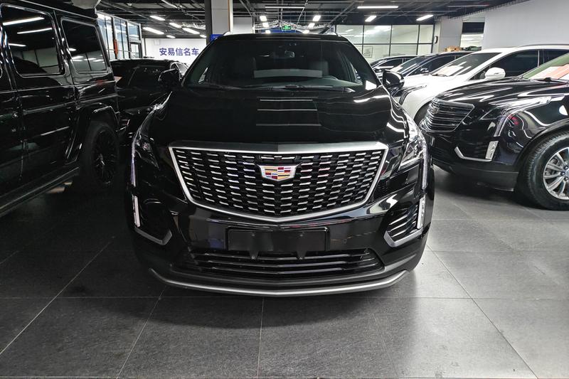 Cadillac XT5 - фото 1