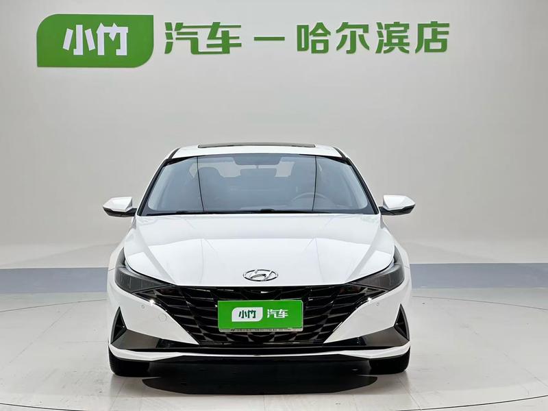 Hyundai Elantra - фото 1