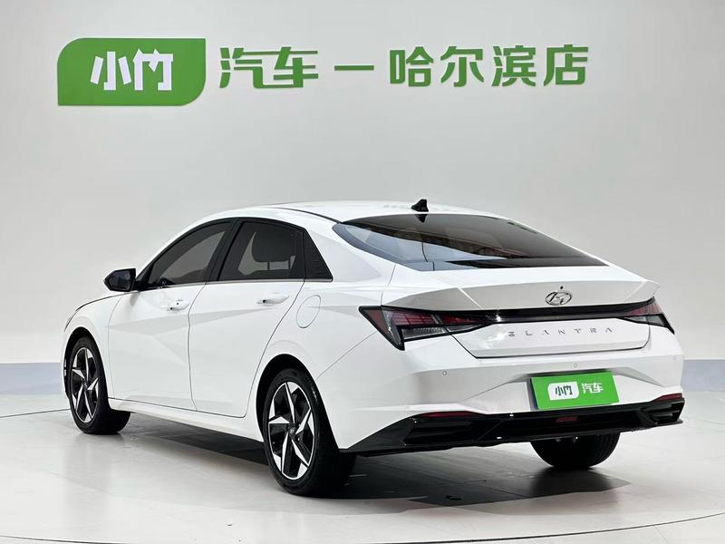 Hyundai Elantra - фото 3