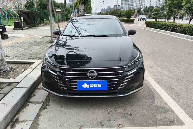 Nissan Teana - фото 1