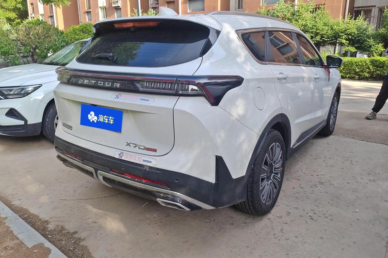 Jetour X70 PLUS - фото 2