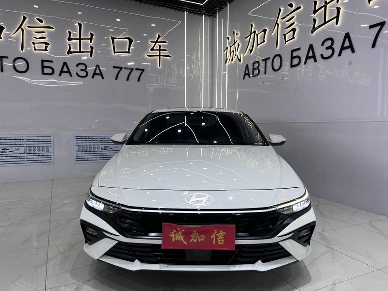 Hyundai Elantra - фото 1