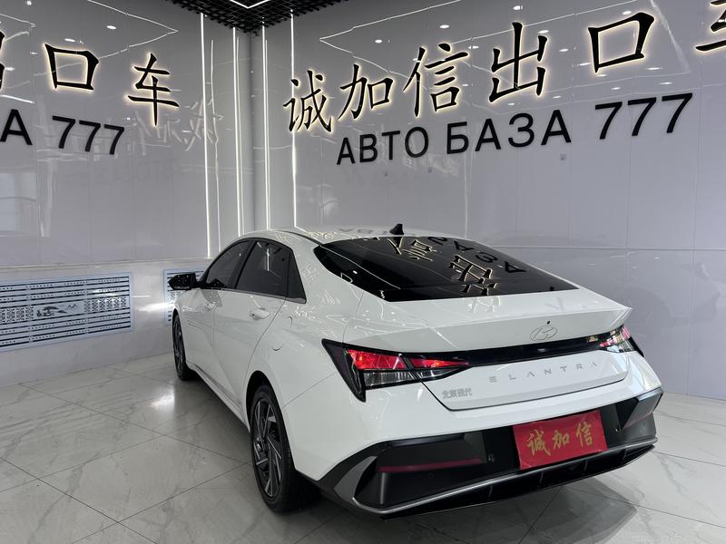 Hyundai Elantra - фото 3