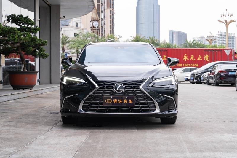 Lexus ES - фото 1