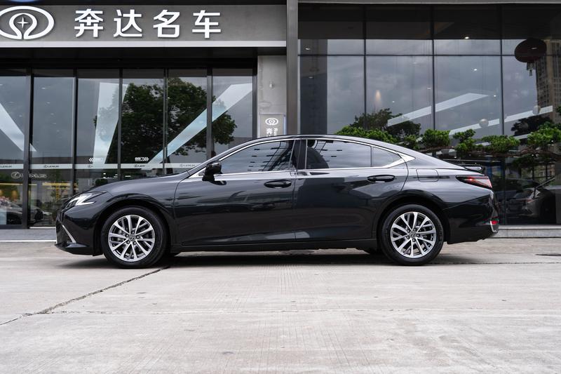 Lexus ES - фото 2