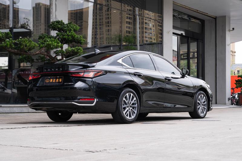Lexus ES - фото 4