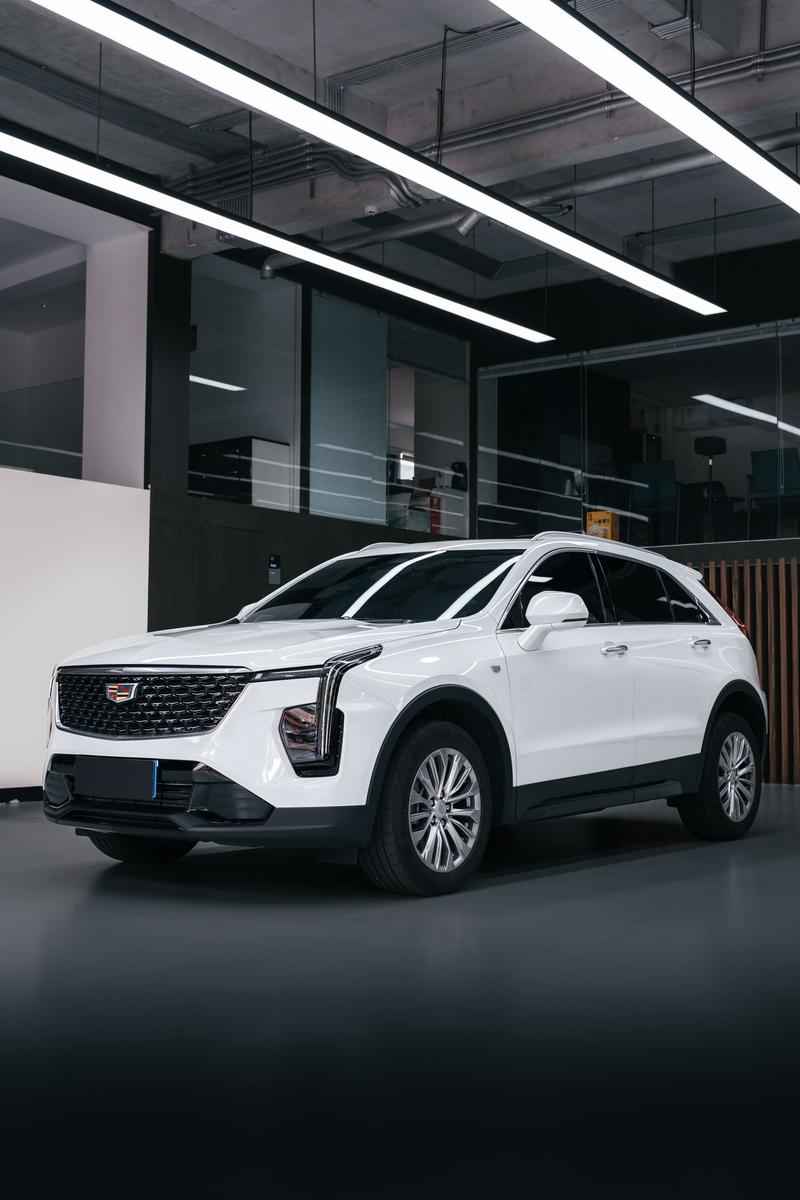Cadillac XT4 - фото 0