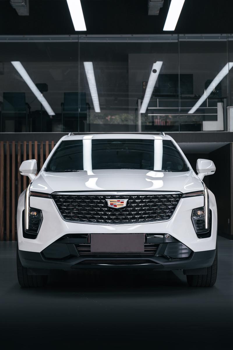 Cadillac XT4 - фото 1