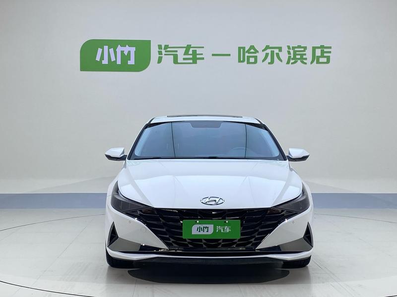 Hyundai Elantra - фото 1