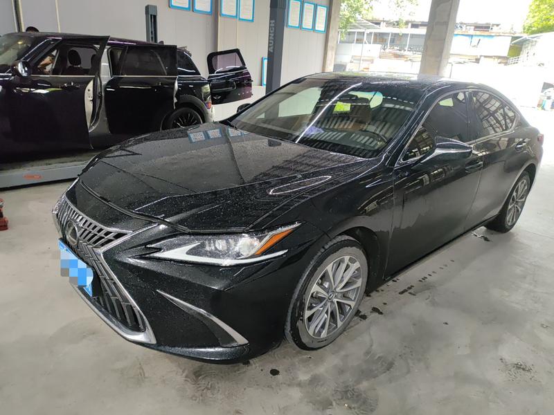 Lexus ES - фото 0