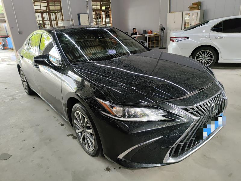 Lexus ES - фото 1