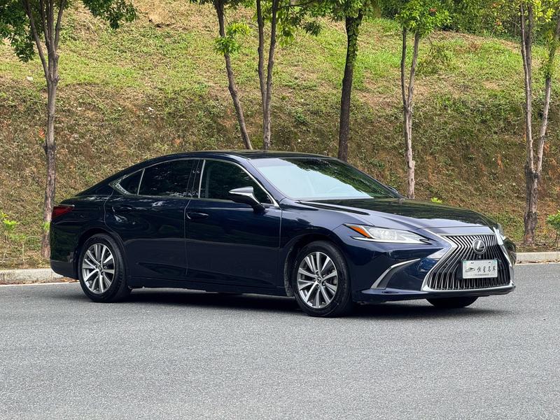 Lexus ES - фото 2