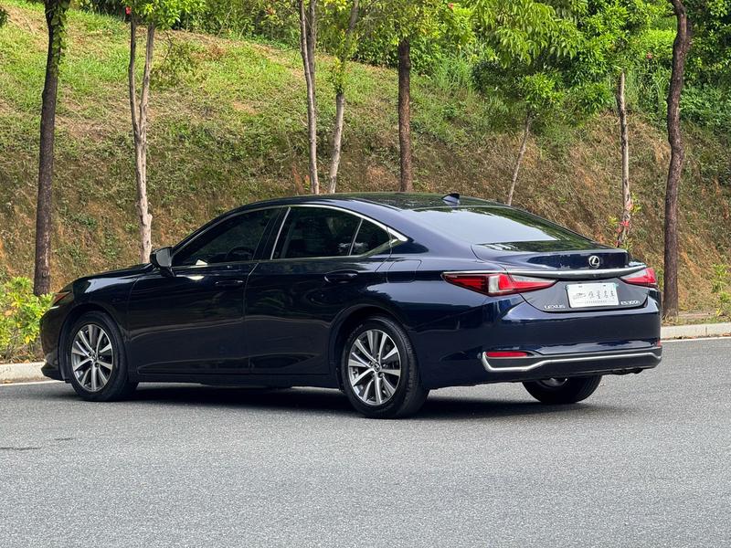 Lexus ES - фото 4