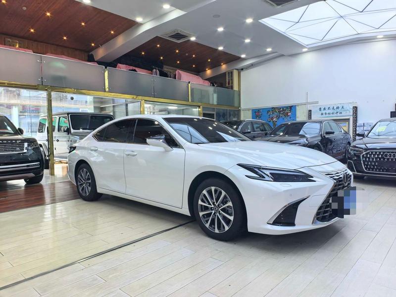 Lexus ES - фото 2
